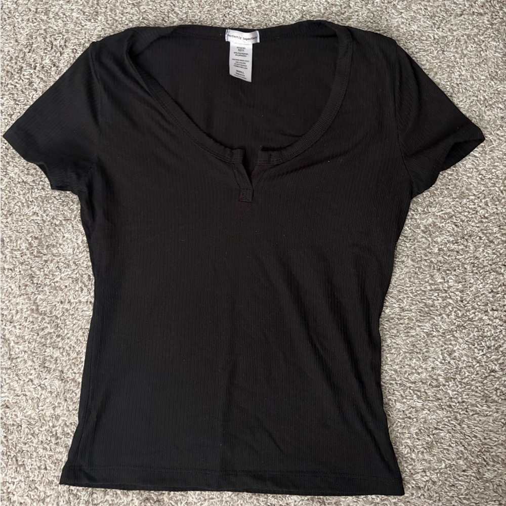 Black V-Neck Women's Top Crop Top Perfectly Imperfect Size Small EUC